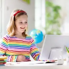 Nauczanie w chmurze ile kosztuje? Poznaj ukryte wydatki edukacji online