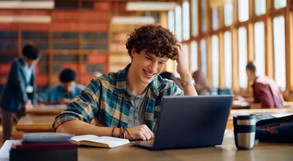Czy uczniowie dostaną laptopy? Sprawdź ważne szczegóły i terminy
