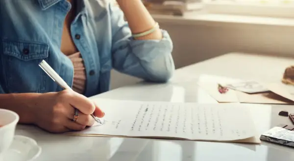 Jak napisać list po angielsku matura - przykłady i struktura, które pomogą