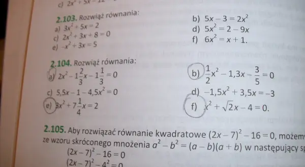 Fragment strony z podręcznika z zadaniami matematycznymi, w tym równaniami kwadratowymi.