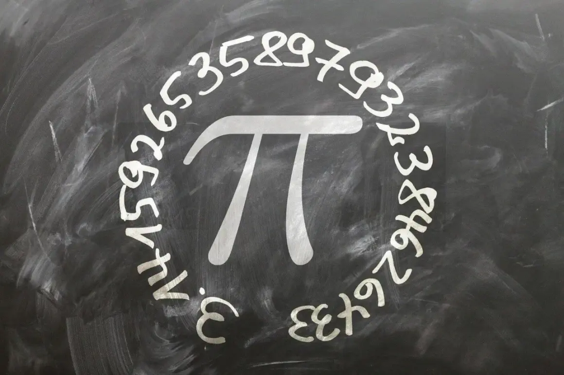 Symbol Pi otoczony cyframi 3,1415926535897932384626433. Ciekawe liczby pi na tablicy.