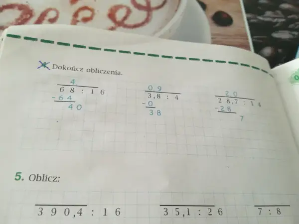 Zadania z dzielenia ułamków dziesiętnych. Oblicz 68:16, 3,8:4, 28,7:14 oraz 390,4:16, 35,1:26, 7:8.