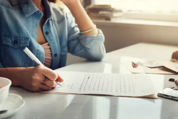 Jak napisać list po angielsku matura - przykłady i struktura, które pomogą